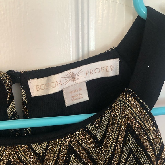 Boston Proper Glitter Zig Zag cold shoulder top Size S NWOT - Picture 2 of 8